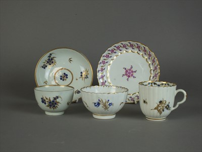 Lot 221 - A small group of Worcester and Caughley polychrome