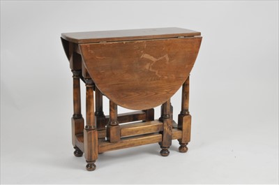 Lot 367 - A small reproduction oak gateleg table