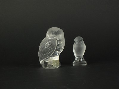 Lot 565 - Lalique owl and bird