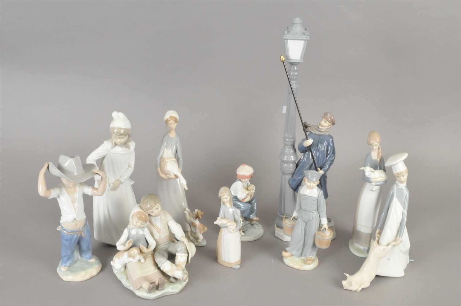 Lot 176 - Collection of Lladro and Nao figures