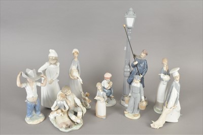 Lot 176 - Collection of Lladro and Nao figures