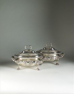 Lot 19 - A pair of George III silver sauce tureens