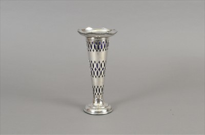 Lot 341 - An Edwardian silver mounted vase