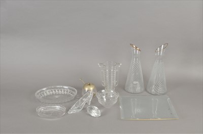 Lot 129 - Early-mid 20th century glassware