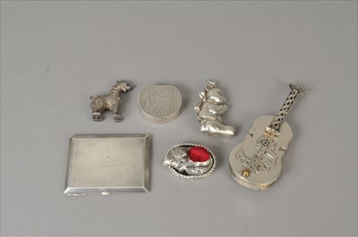 Lot 318 - A small collection of silver and white metal