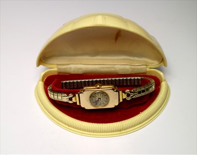 Lot 427 - A lady’s Rolex wristwatch in 9ct gold on...