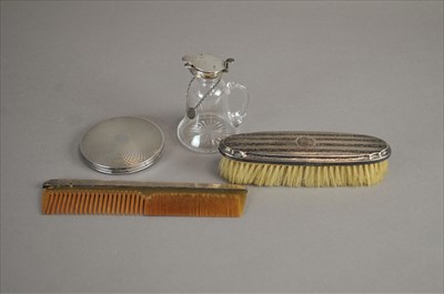 Lot 340 - A small collection of silver