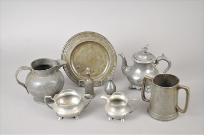 Lot 538 - A mixed collection of antique pewter