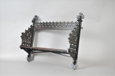 Lot 253 - A small Victorian stained and carved wall-hanging book shelf