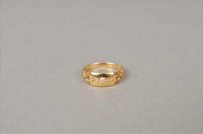 Lot 384 - A Victorian 18ct gold three stone diamond ring
