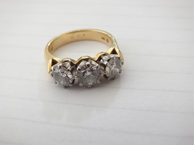 Lot 76 - A three stone diamond ring