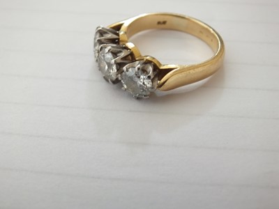 Lot 76 - A three stone diamond ring