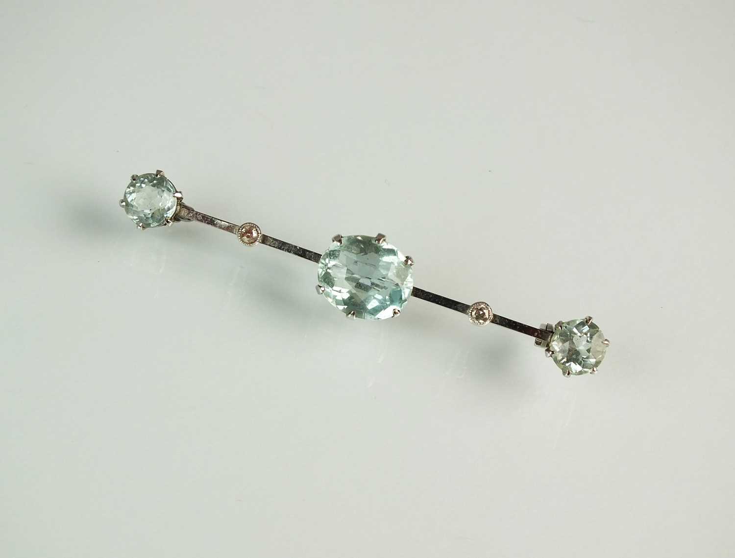 Lot 62 - An aquamarine and diamond bar brooch