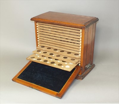 Lot 251 - A coin cabinet and coins