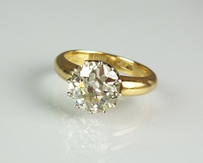 Lot 73 - A single stone diamond ring