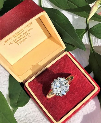 Lot 73 - A single stone diamond ring