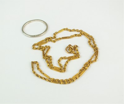 Lot 120 - A wedding band and a yellow metal chain