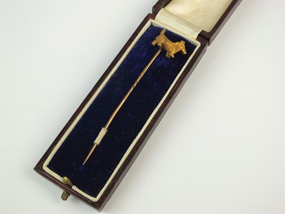 Lot 115 - A yellow metal stick pin with Terrier terminal