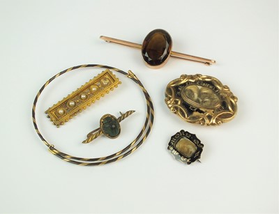 Lot 135 - A small collection of jewellery