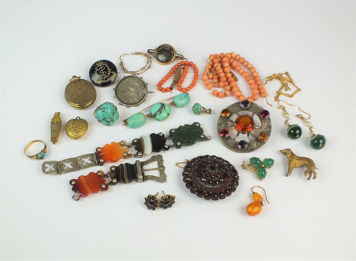 Lot 117 - A large collection of jewellery and costume jewellery