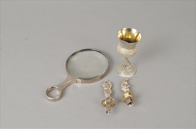 Lot 346 - A silver mounted magnifying glass