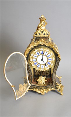Lot 688 - A French Louis XV style boulle marquetry mantel clock and associated bracket