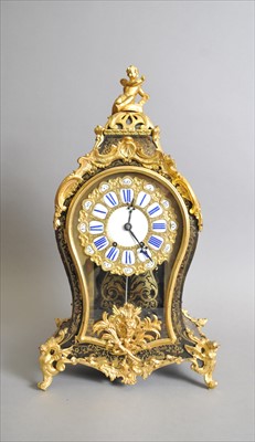 Lot 688 - A French Louis XV style boulle marquetry mantel clock and associated bracket