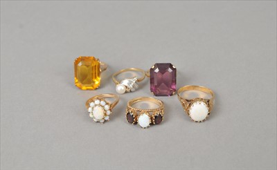 Lot 378 - A collection of six rings