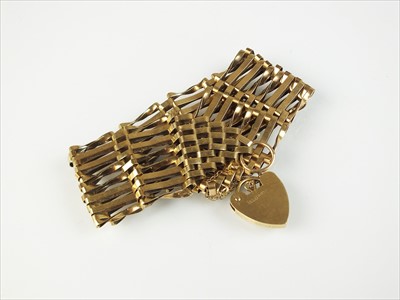 Lot 111 - A 9ct yellow gold eight bar bracelet