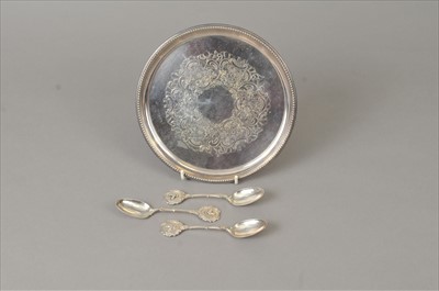 Lot 316 - A silver waiter