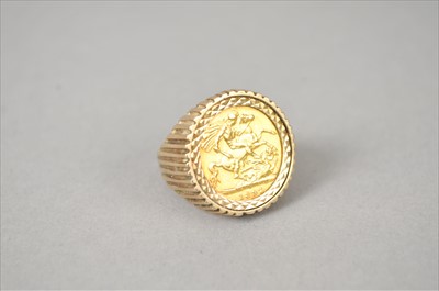 Lot 386 - A 9ct gold half sovereign set ring
