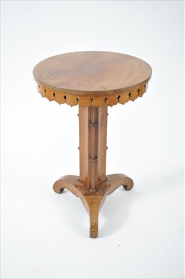 Lot 702 - A 19th century mahogany occasional table