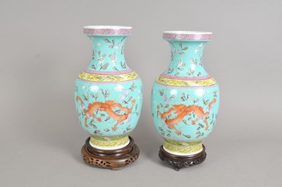 Lot 448 - A pair of Chinese export vases