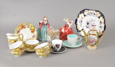 Lot 82 - A collection of assorted ceramics