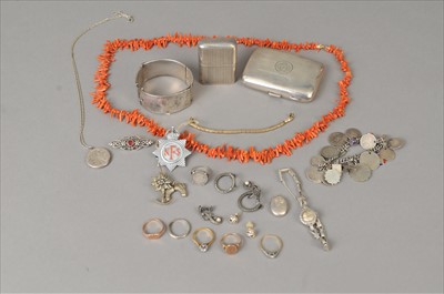 Lot 372 - A small collection of jewellery and silver