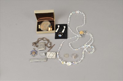 Lot 381 - A small collection of jewellery