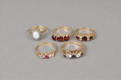 Lot 388 - Five 9ct gold rings