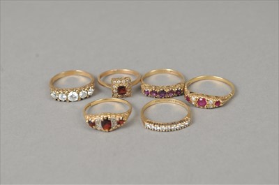 Lot 399 - Six 9ct gold rings