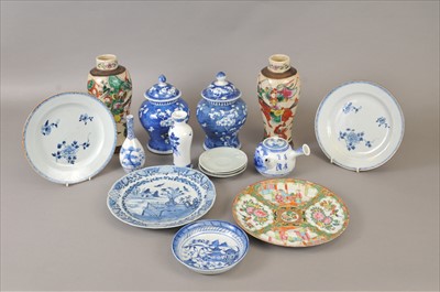 Lot 464 - A selection of  Chinese ceramics