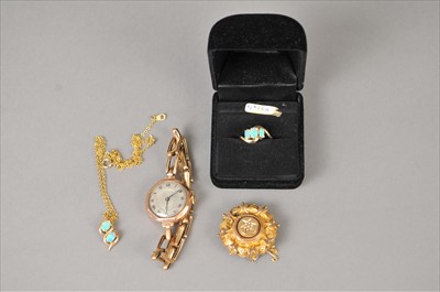 Lot 392 - A small collection of jewellery and a watch
