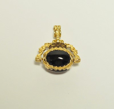 Lot 170 - A 9ct gold hardstone set swivel fob