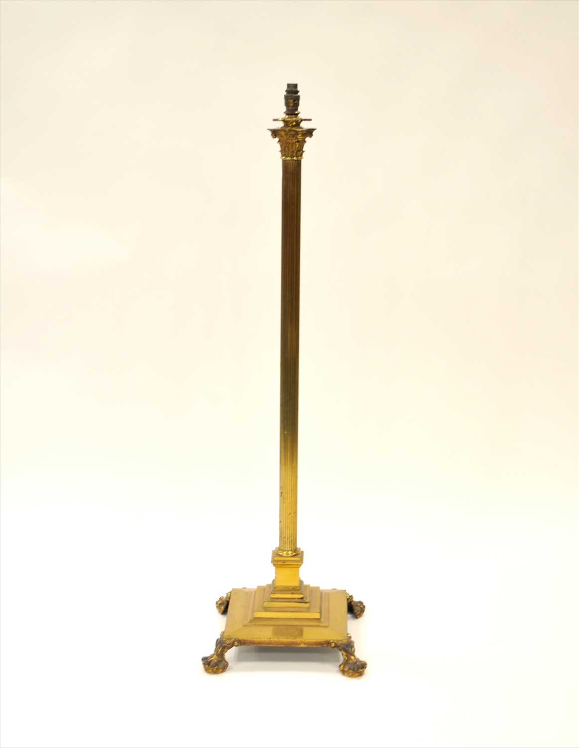 Lot 535 - An Edwardian telescopic brass standard lamp