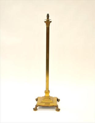 Lot 535 - An Edwardian telescopic brass standard lamp
