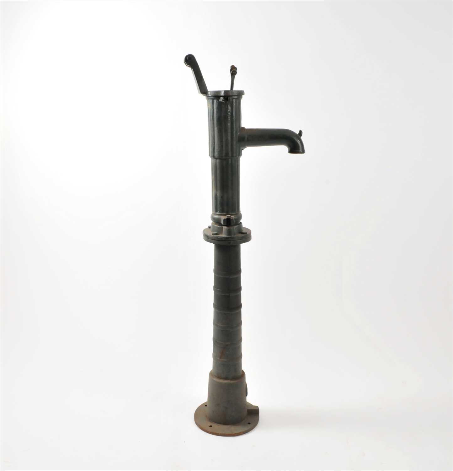 Lot 469 - A large and heavy painted cast iron water pump