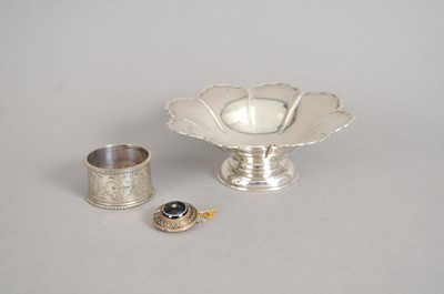 Lot 147 - A Victorian agate brooch