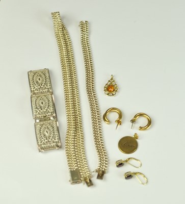 Lot 59 - A small collection of jewellery