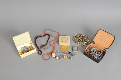 Lot 146 - A collection of jewellery