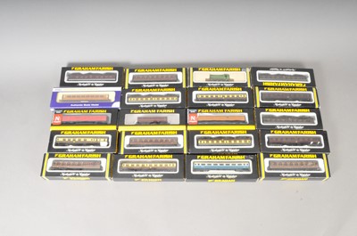 Lot 435 - A comprehensive collection of boxed N gauge model railway models