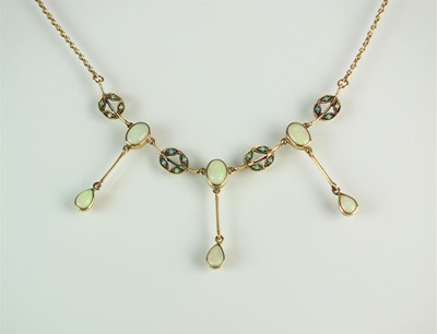 Lot 145 - An opal fringe necklace