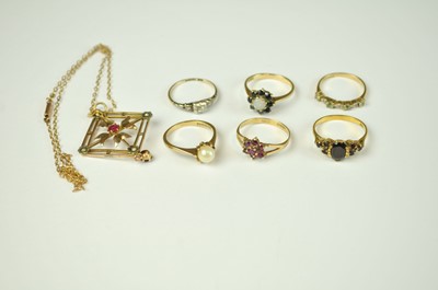Lot 69 - A collection of rings and a pendant